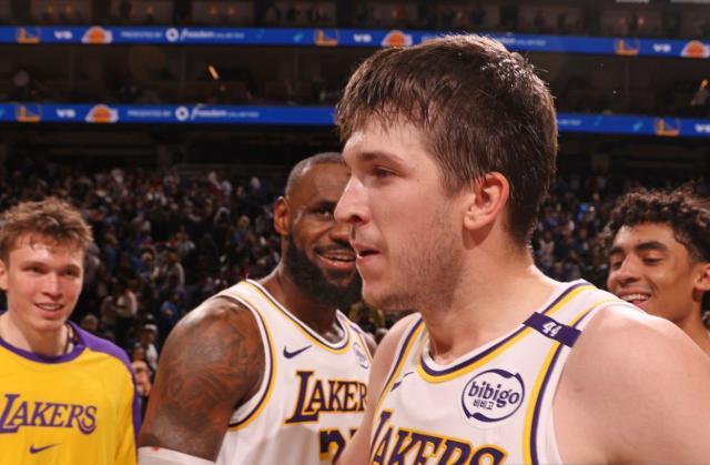 kaiyun-轰三双+准绝杀勇士！湖人第三球星上线又帅又能打