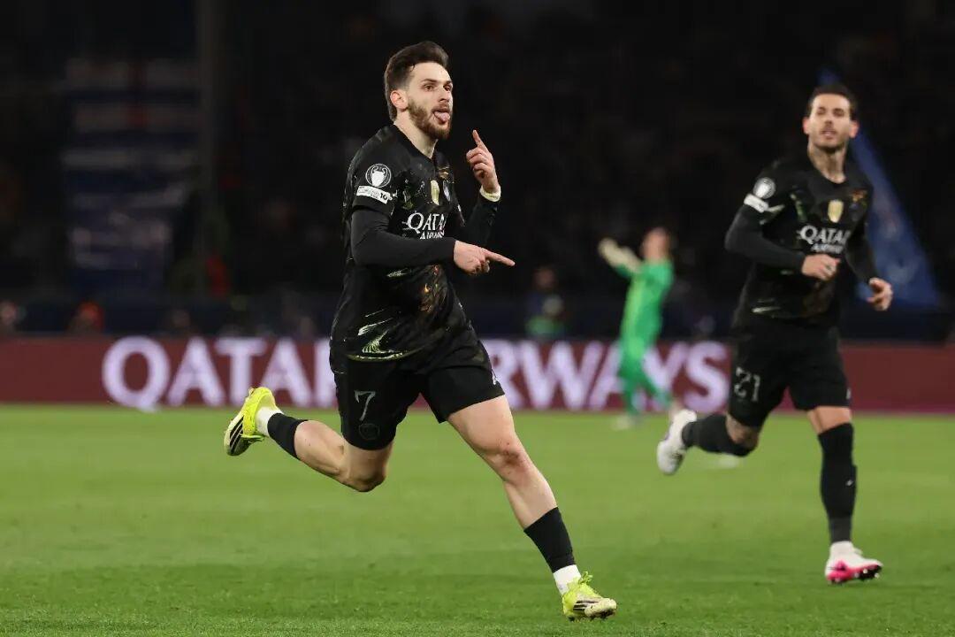 kaiyun-神之一手，助巴黎5比2复仇切尔西