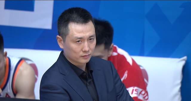 kaiyun-50分大胜，上海男篮稳坐榜首位置 张镇麟10分献暴扣 4外援齐爆发